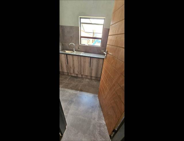 Industrial property to rent in MOOIFONTEIN 225-IQ